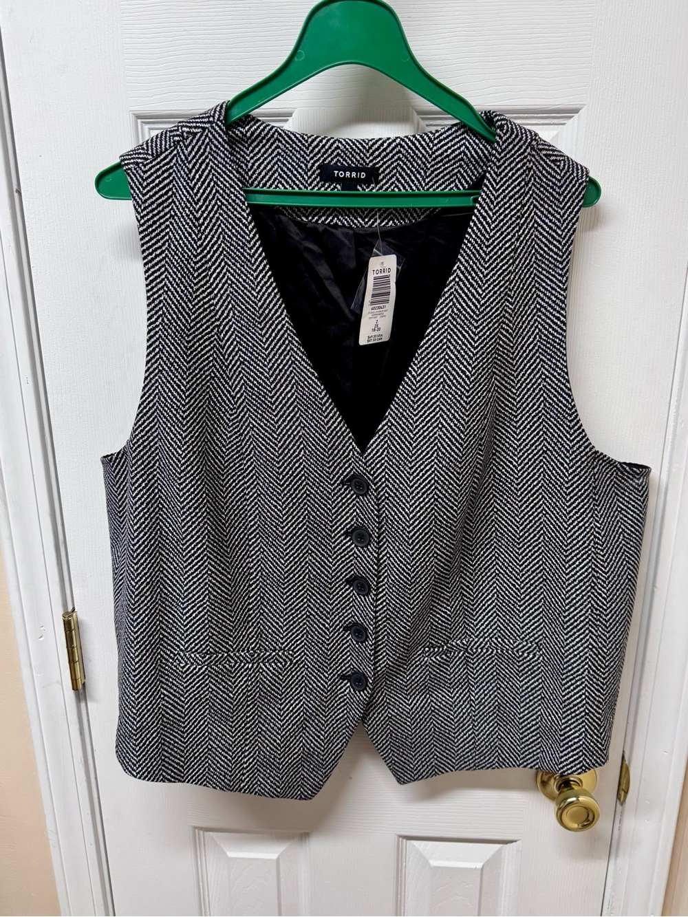 Torrid Herringbone Black and Gray Sweater Vest – New With Tags - Picture 2 of 9